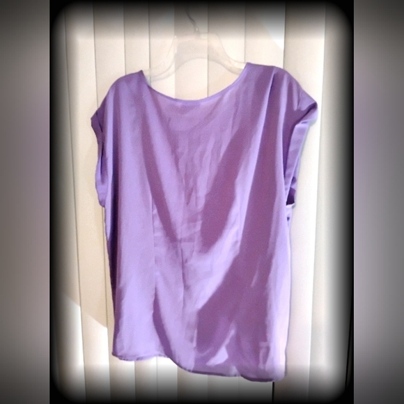 NEW YORK & COMPANY XL SHORT SLEEVE Silky Lavender BLOUSE EUC - Picture 2 of 13
